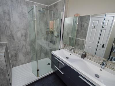 EN SUITE SHOWER ROOM/W.C.